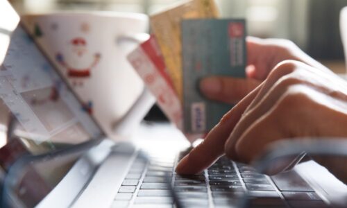 Банк России вновь повысил ключевую ставку. Что будет с вкладами и кредитами?