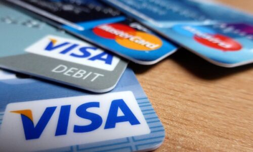 Банки заявили, что карты Visa и Mastercard не превратятся “в кирпич” из-за чипов
