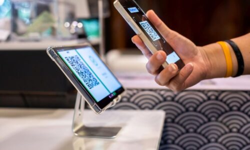 В Госдуму внесли законопроект о внедрении универсального платежного QR-кода